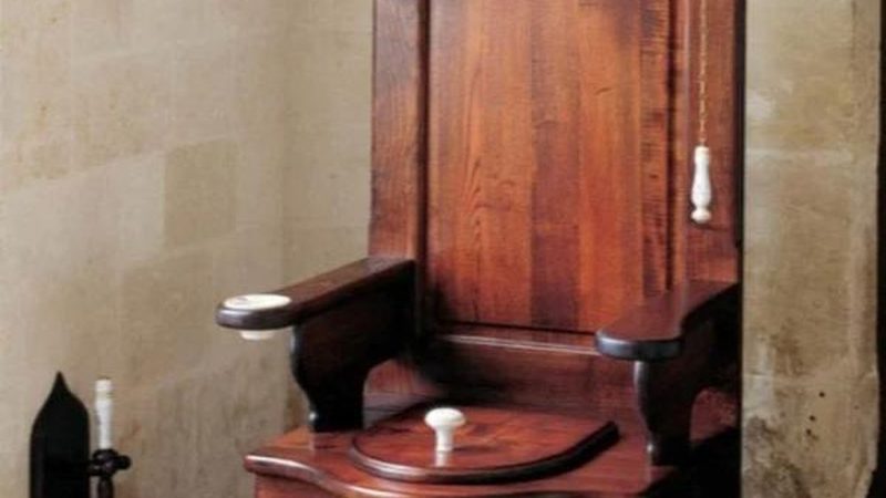 全铜花洒与不锈钢花洒：材质差异与选购要点**